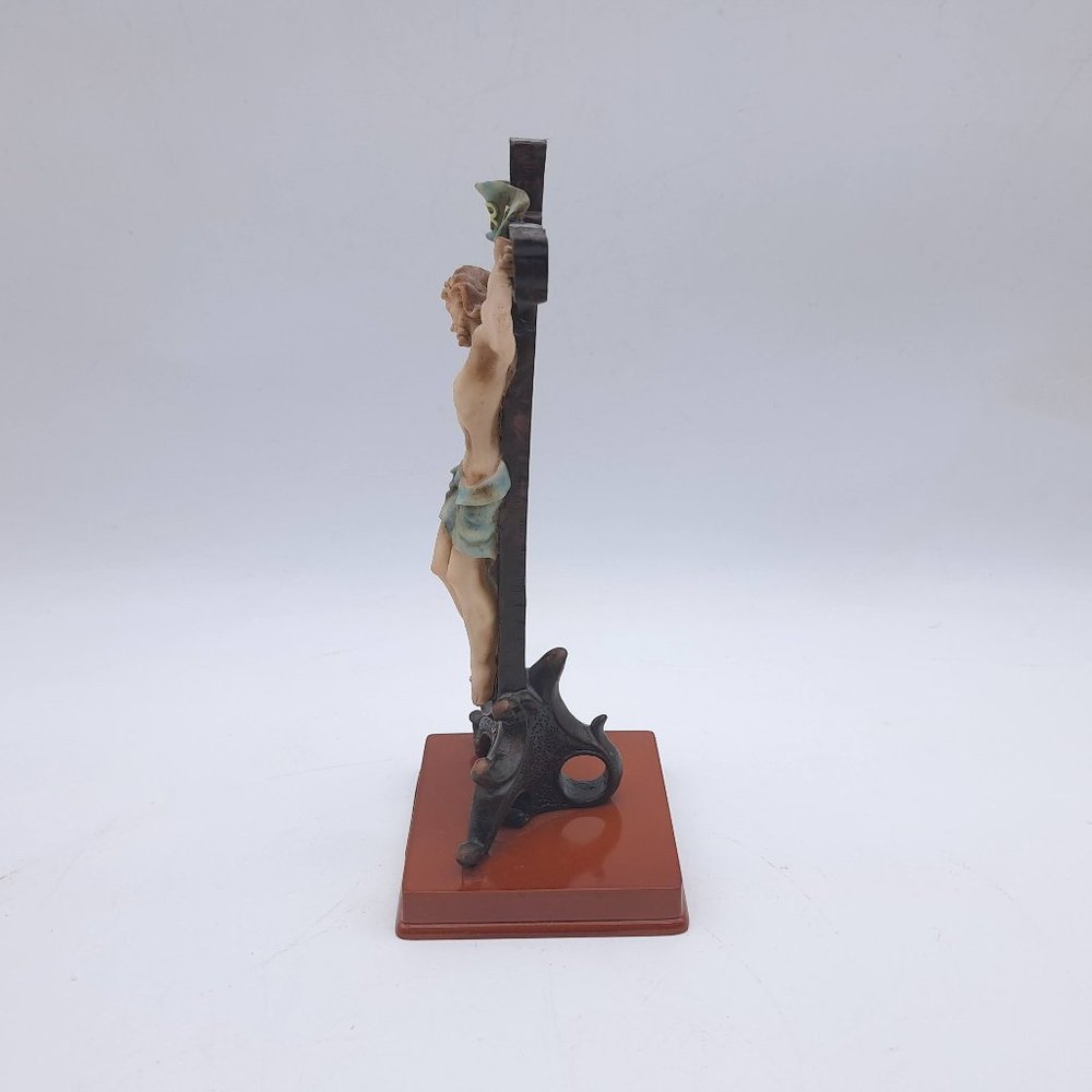 Jesus On The Cross -New Vintage Resin Crucifix - Picture 3 of 11